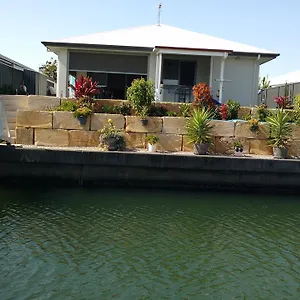  Bed & Breakfast M & T's Waterfront Australia